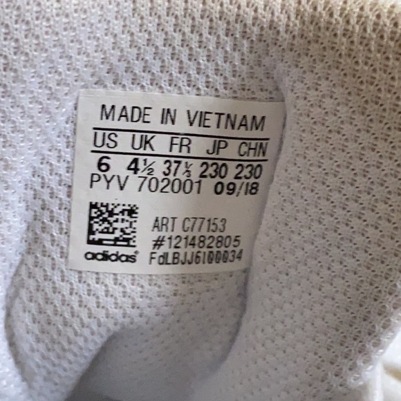 Adidas superstar sneakers size 6 - Picture 4 of 4